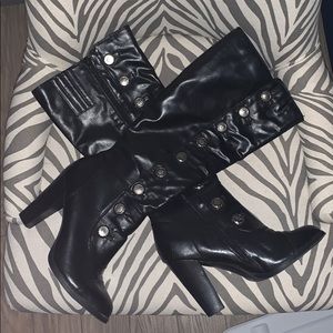 Sketchers Black boots with 20 silver coins